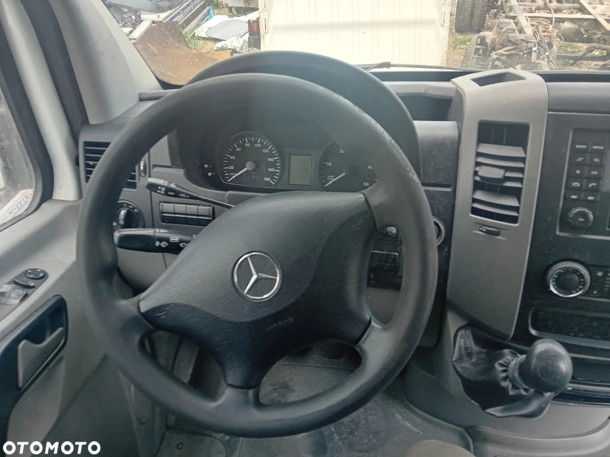 Mercedes-Benz Sprinter - 14