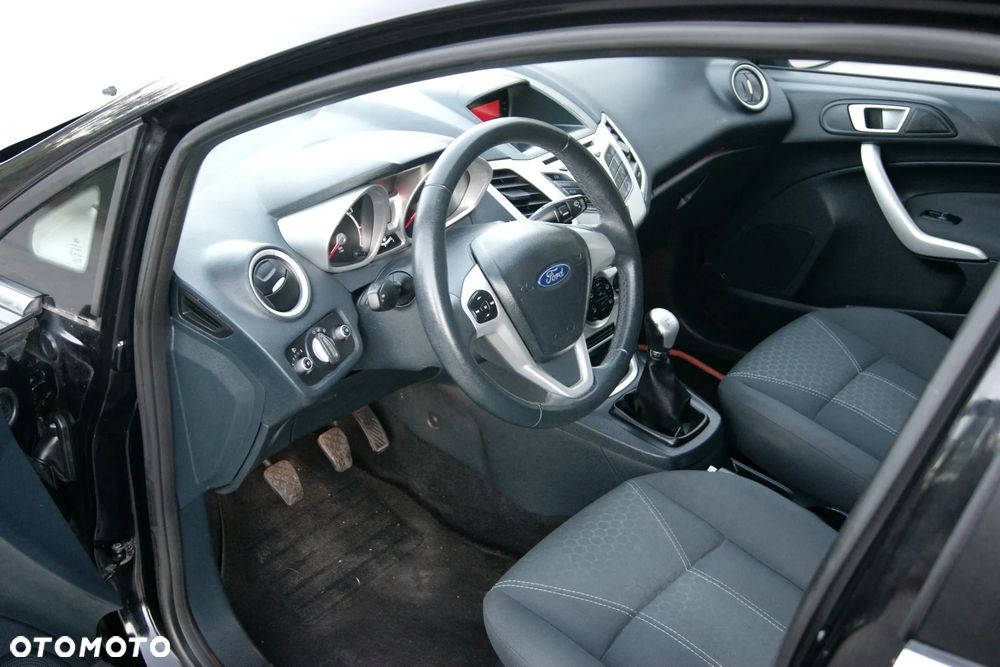Ford Fiesta - 25