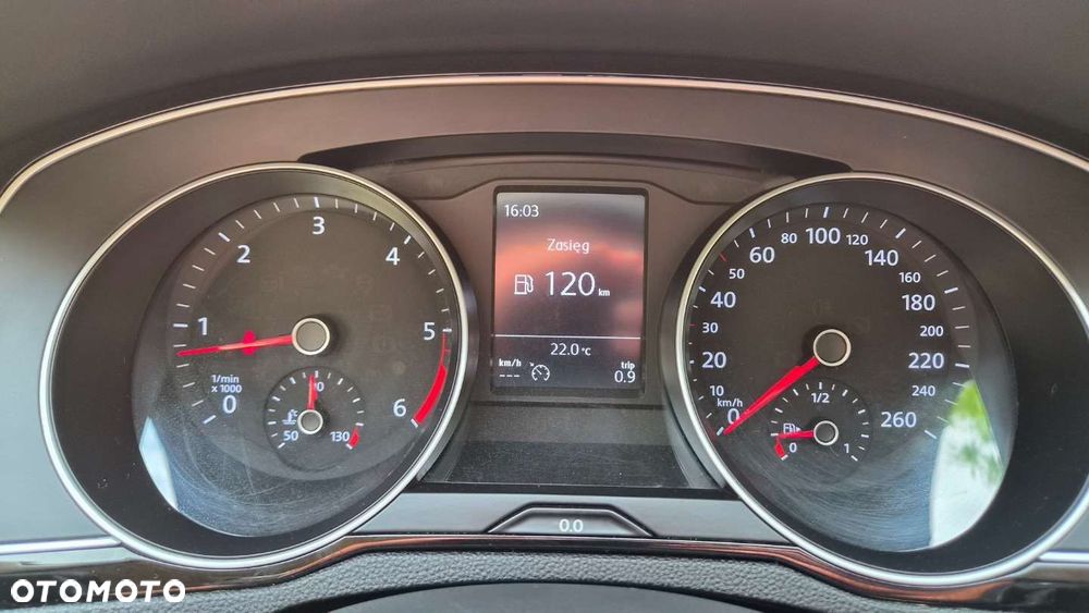 Volkswagen Passat - 31
