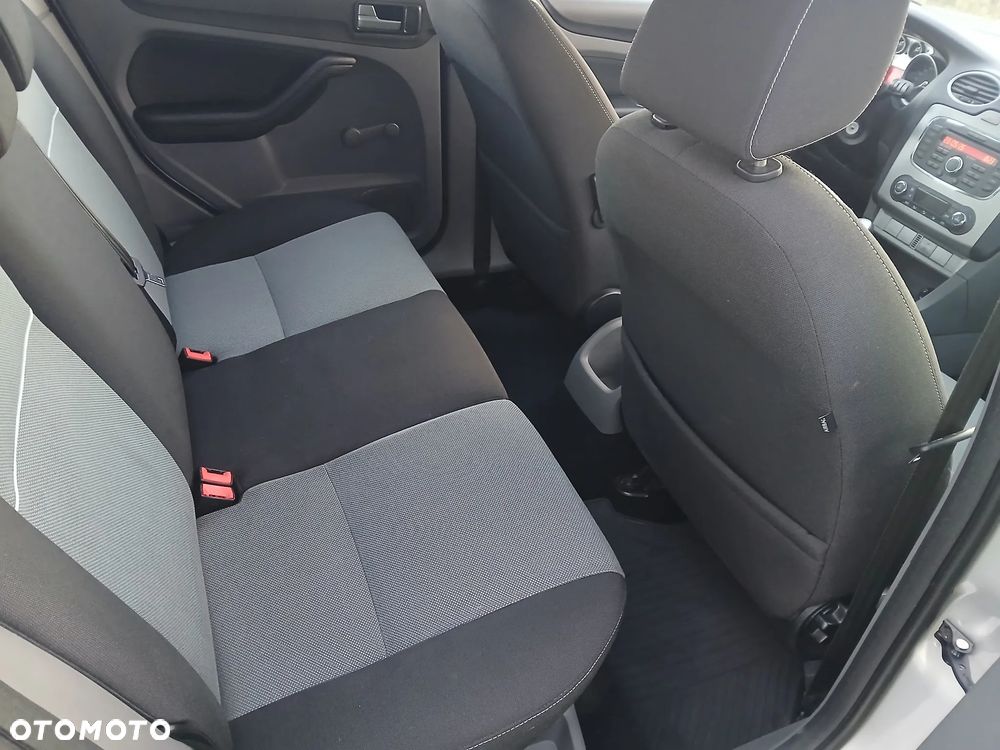 Ford Focus 1.6 16V Ambiente - 21