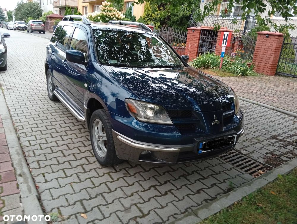 Mitsubishi Outlander - 1