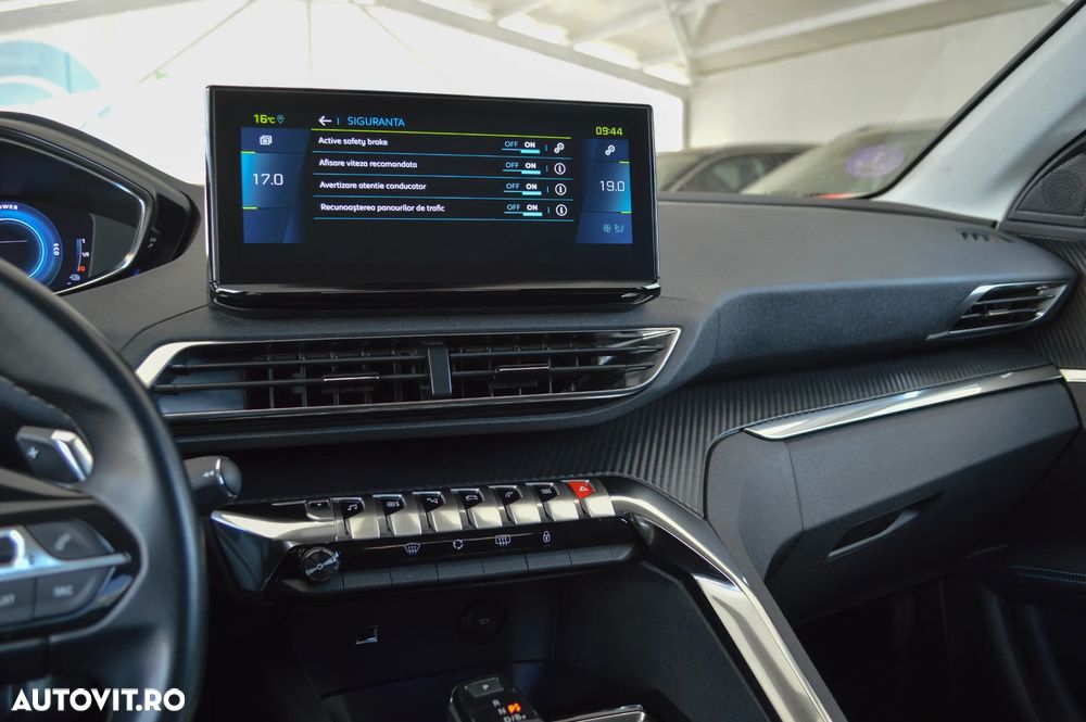 Peugeot 3008 PHEV 300 EAT8 4X4 Allure Pack - 27