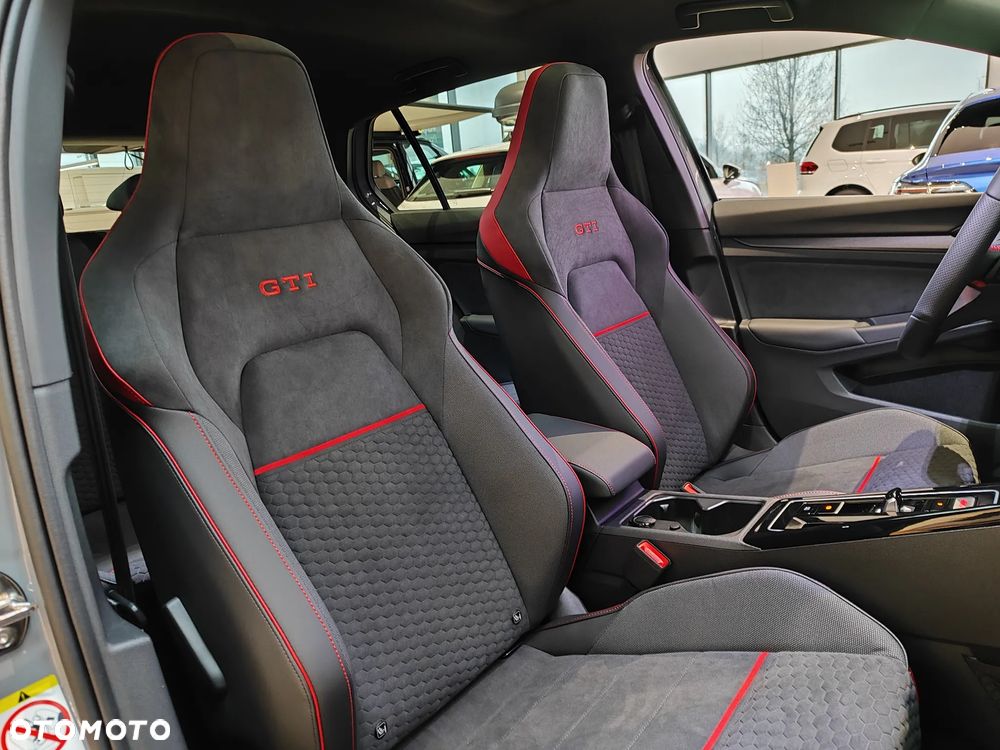 Volkswagen Golf VIII 2.0 TSI GTI Clubsport DSG - 28