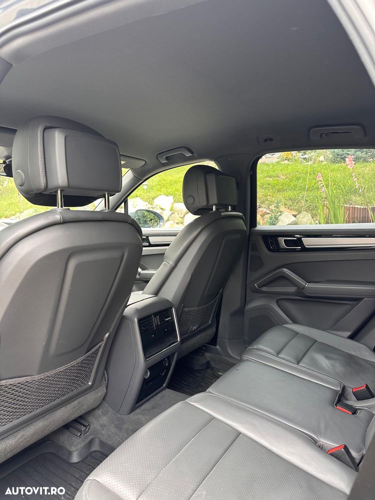 Porsche Cayenne - 10