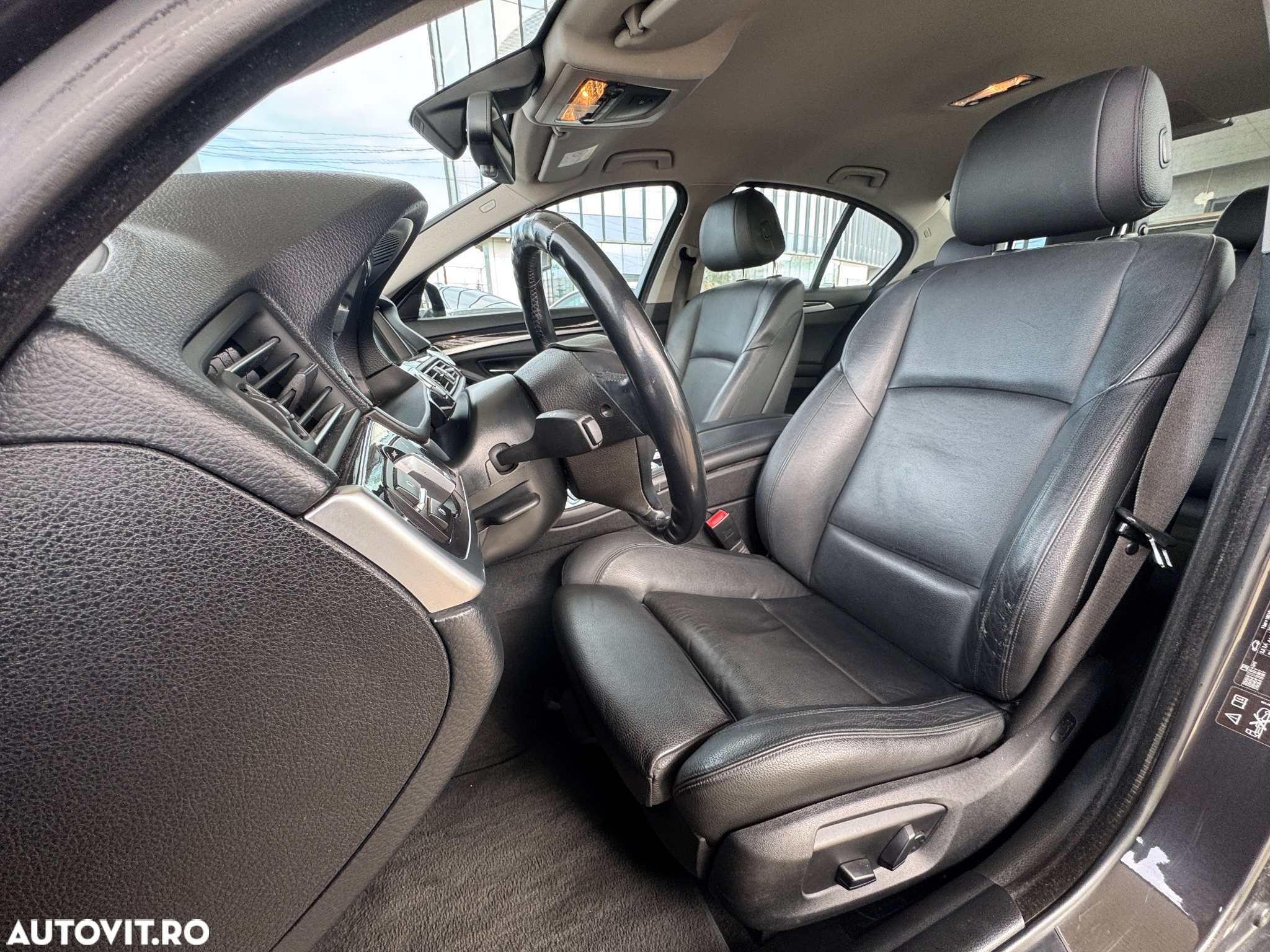BMW Seria 5 525d xDrive AT - 13