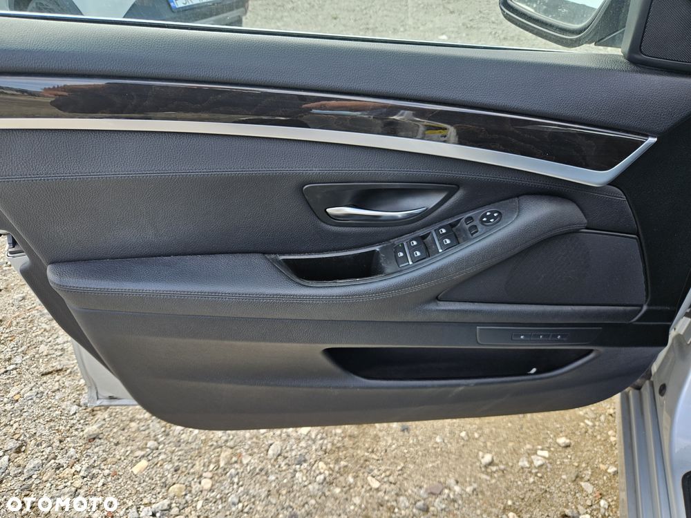 BMW Seria 5 528i xDrive Luxury Line - 19