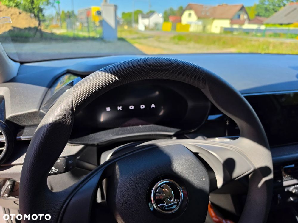 Skoda Fabia 1.0 Essence - 24
