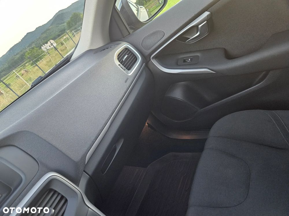 Volvo V40 T2 - 24