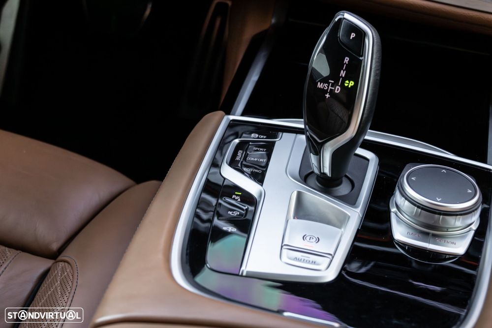 BMW 740 d xDrive Pack M Auto - 24