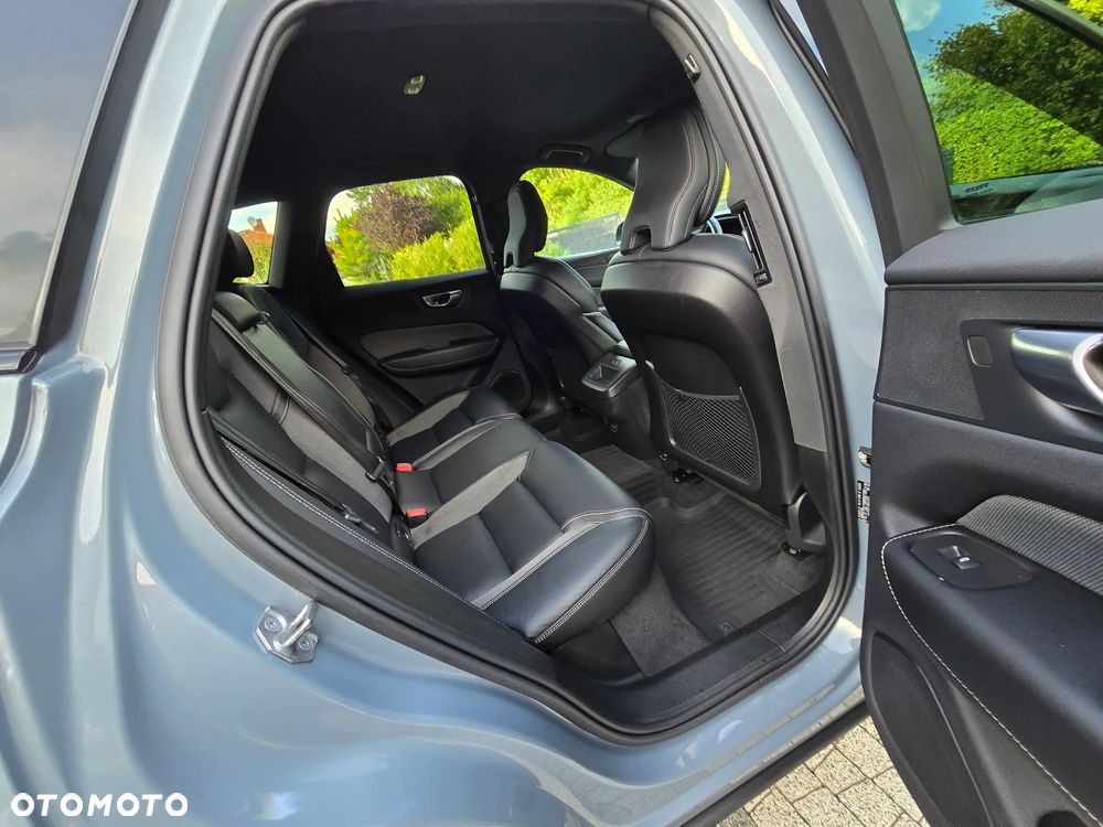 Volvo XC 60 B4 B Plus Dark - 12