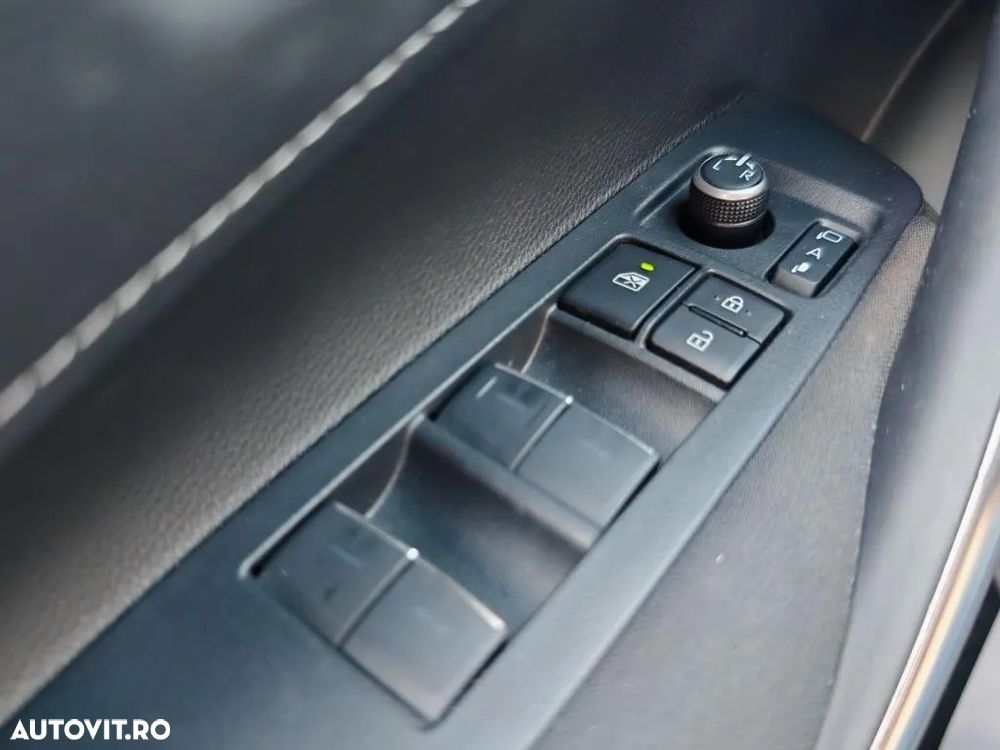 Toyota Corolla ver-1-8-hsd-dynamic - 22