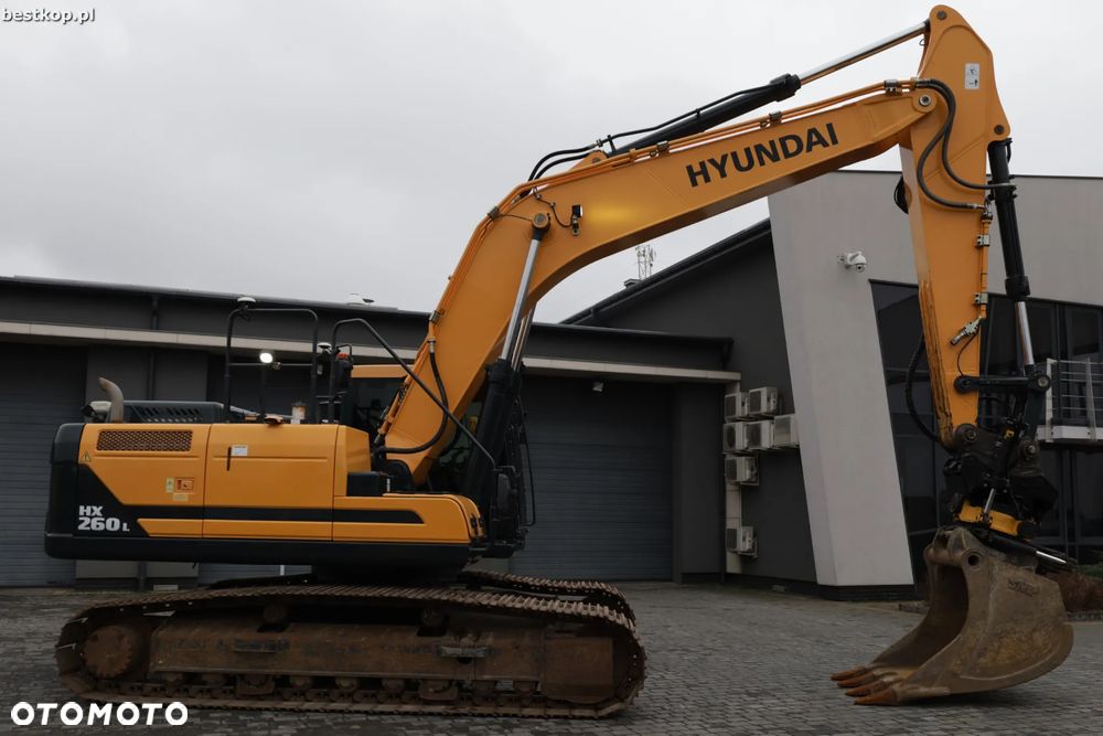 Hyundai HX260L - 10