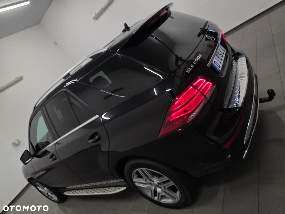 Mercedes-Benz GLE 250 d 4Matic 9G-TRONIC AMG Line - 36