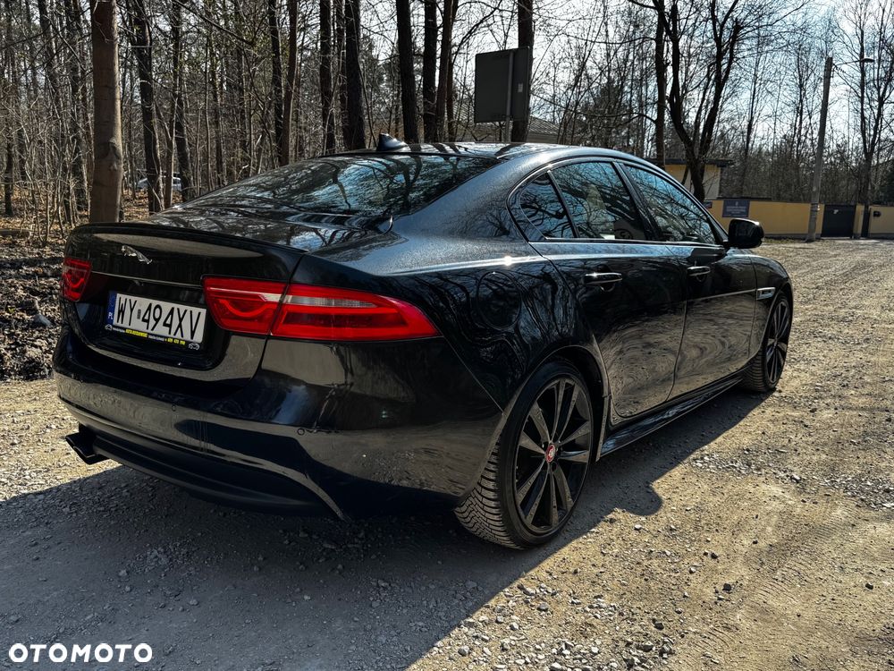 Jaguar XE 2.0 D R-Sport - 4