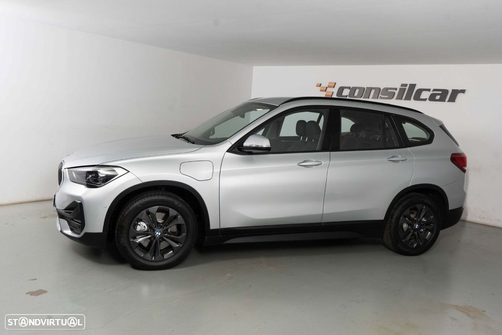 BMW X1 25 e xDrive Corporate Edition - 8