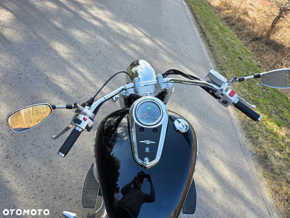 Suzuki Intruder - 10