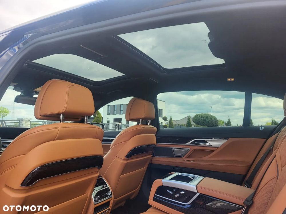 BMW Seria 7 750i xDrive - 18