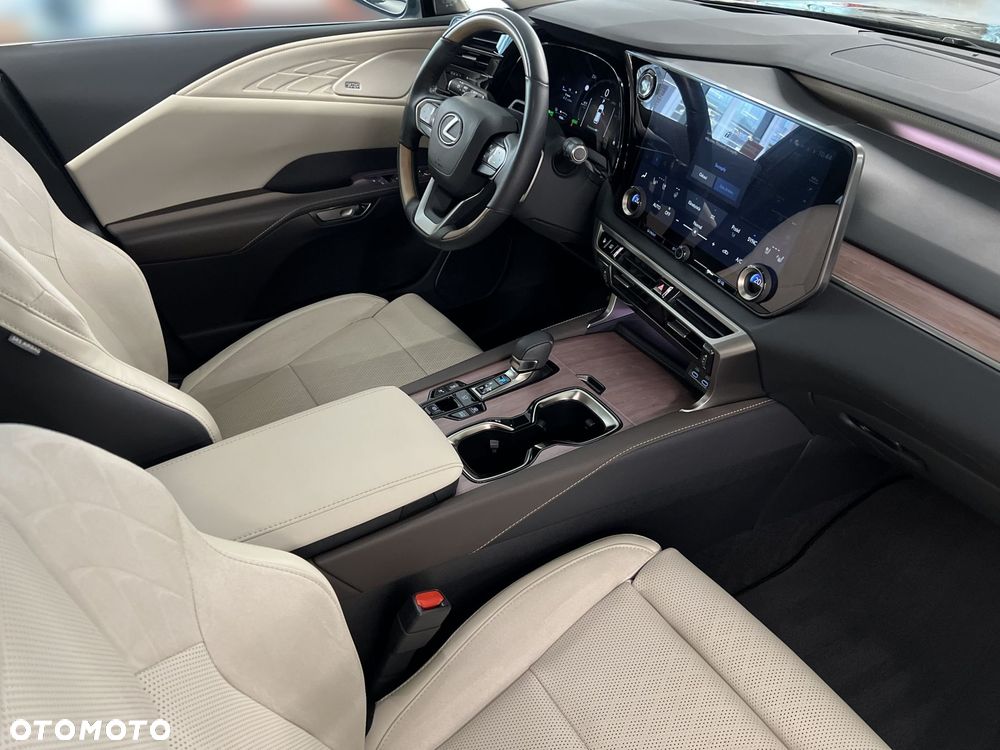 Lexus RX 450h+ Omotenashi - 9