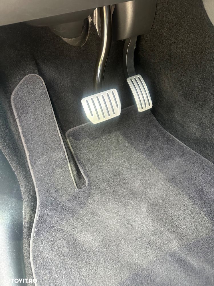 Tesla Model Y - 22