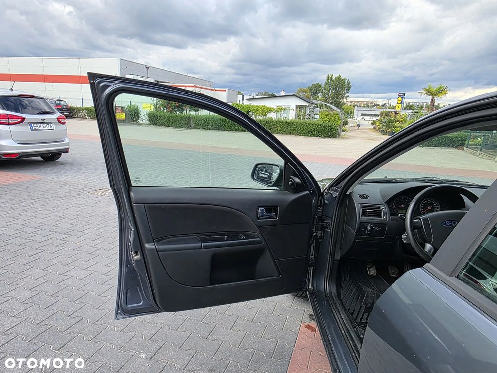 Ford Mondeo 1.8 Trend X - 11