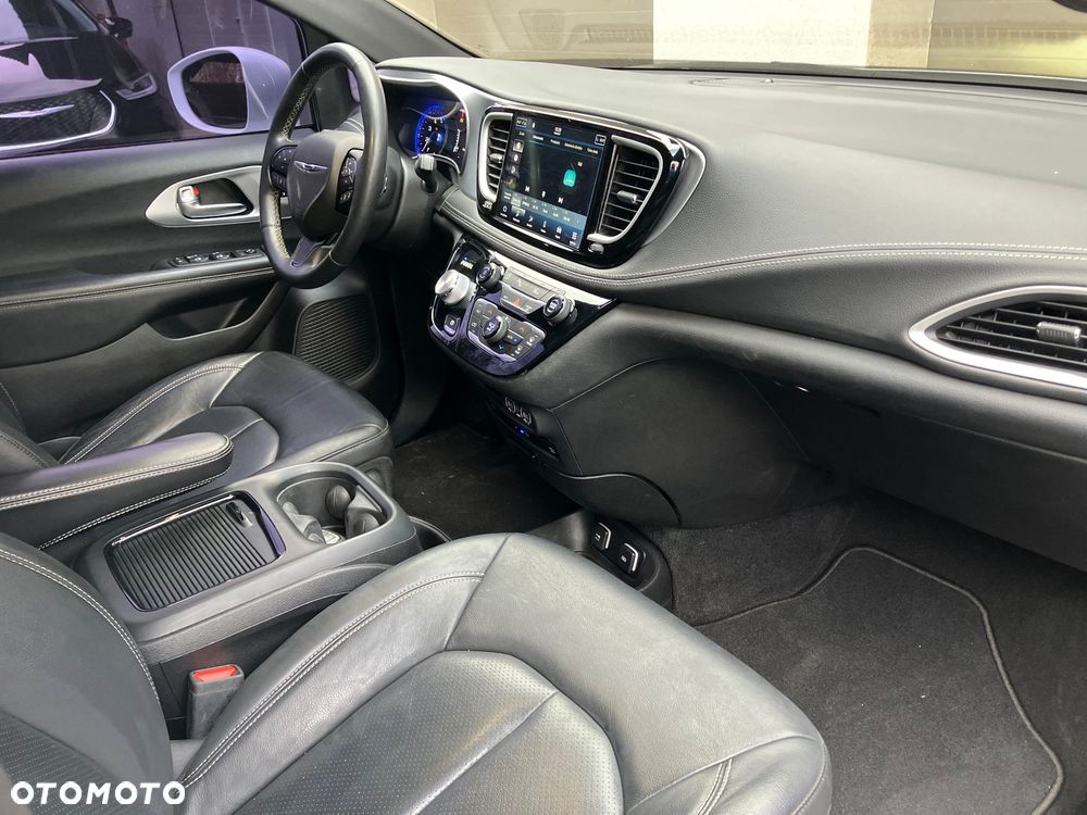 Chrysler Pacifica - 13