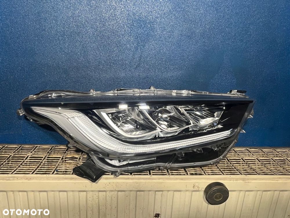 Lampa prawa przednia TOYOTA YARIS IV 4 - 1