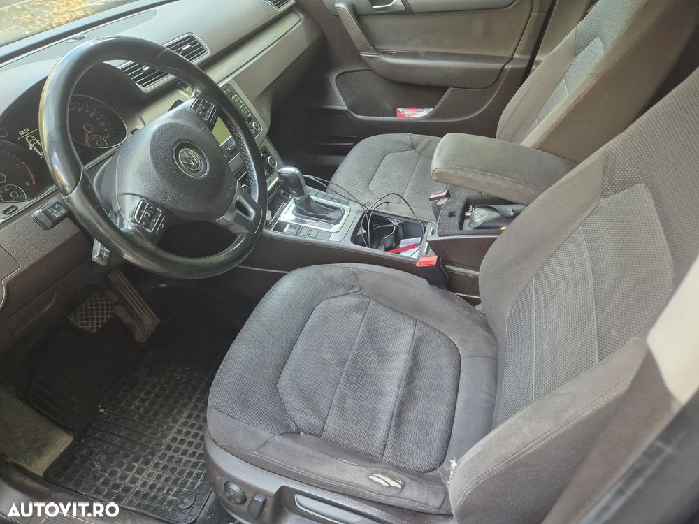 Volkswagen Passat 2.0 TDI BlueMotion Technology DSG Comfortline - 4