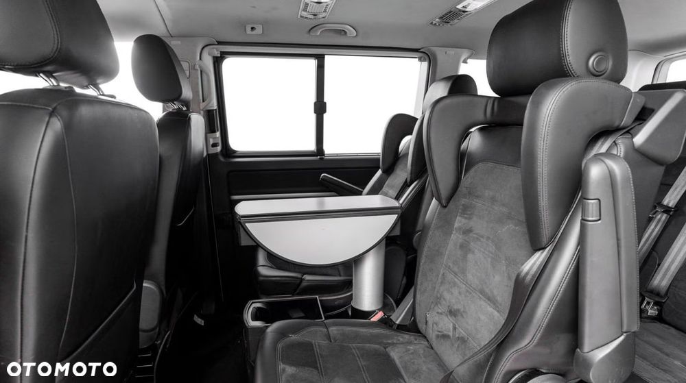 Volkswagen Multivan - 12