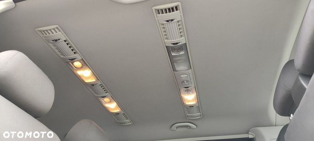 Volkswagen Caravelle - 30