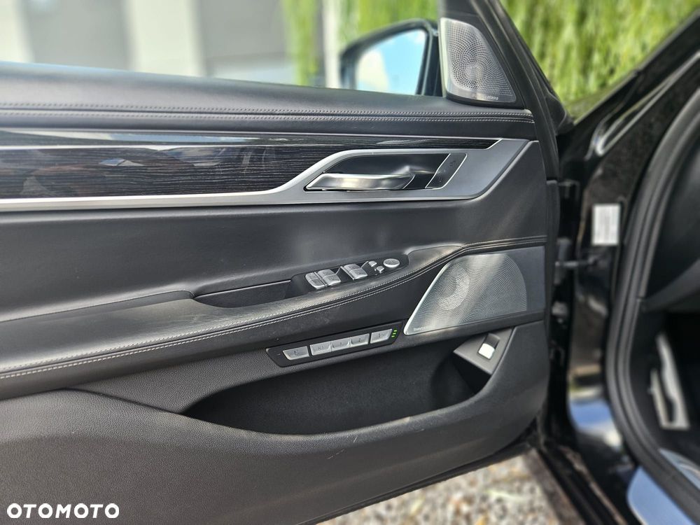 BMW Seria 7 750Ld xDrive - 25