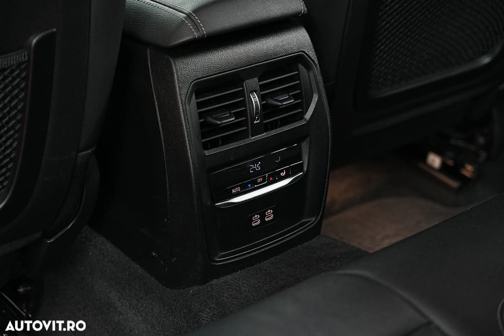 BMW Seria 3 330e xDrive Aut. Sport Line - 33