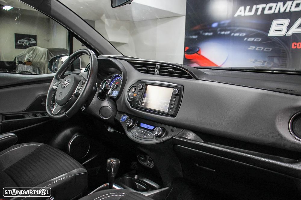 Toyota Yaris 1.5 HSD Sport - 25