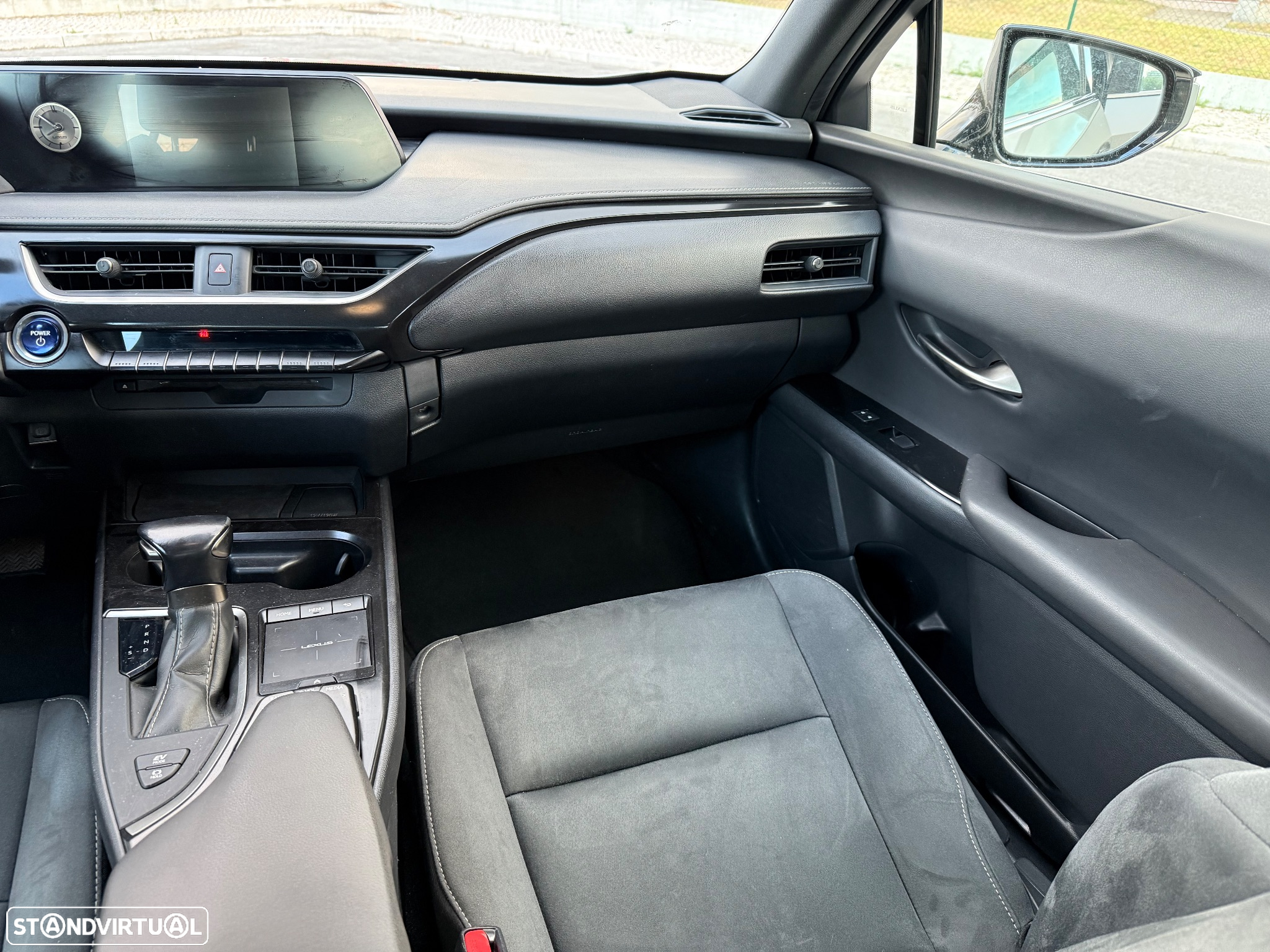 Lexus UX 250h Business - 8