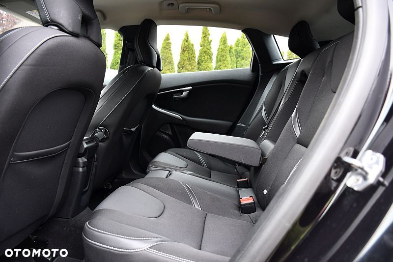 Volvo V40 T2 Momentum - 21