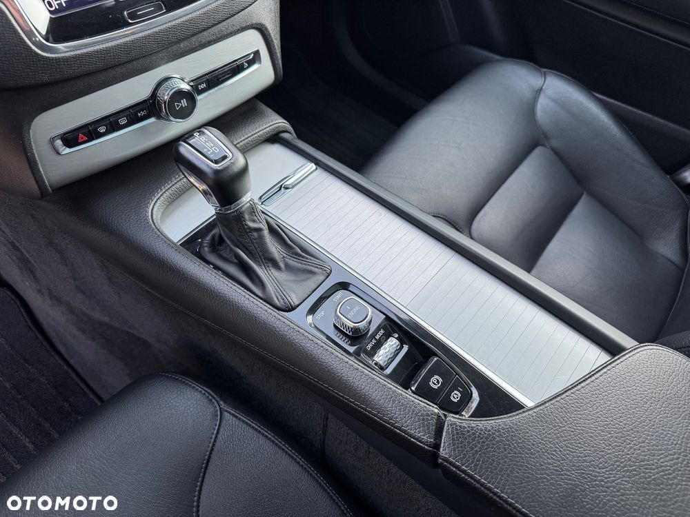 Volvo XC 90 D5 AWD Geartronic Momentum - 17