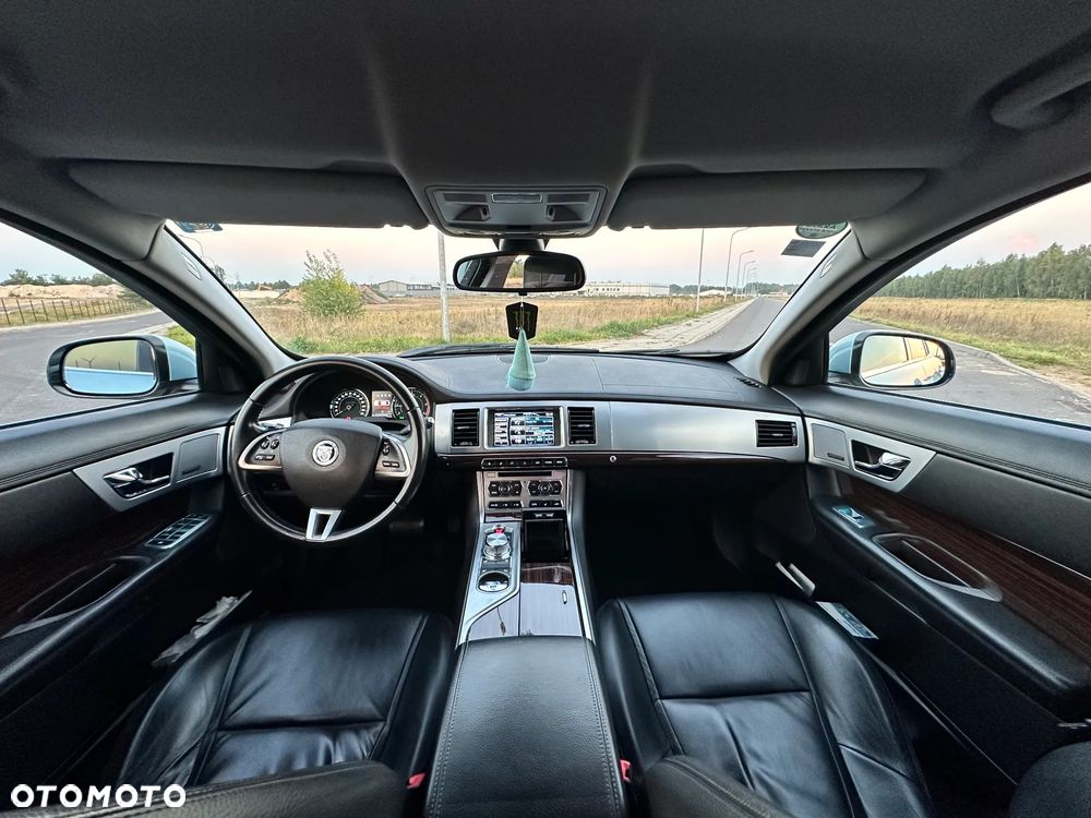 Jaguar XF 3.0 V6 D Luxury - 8