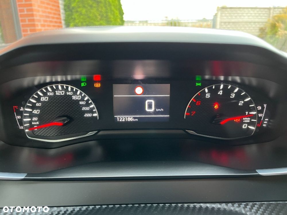 Peugeot 2008 PureTech 100 Allure S&S BVM6 - 9