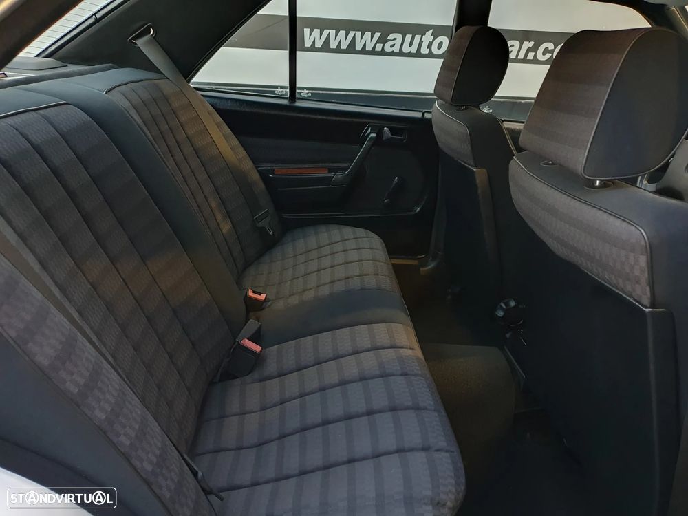 Mercedes-Benz W201 (1982-1993) 190 D 2.5 Turbo - 5