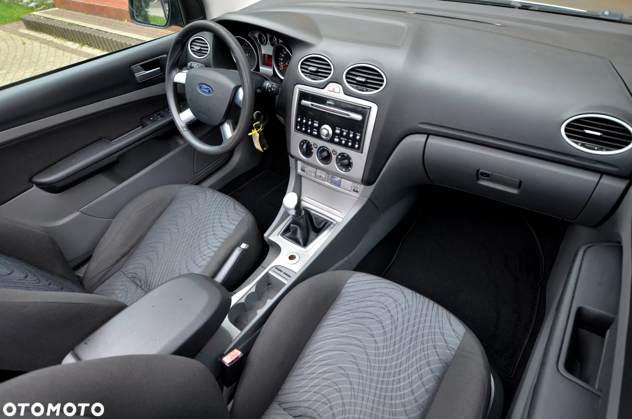 Ford Focus Coupe-Cabriolet 1.6 16V Trend - 5