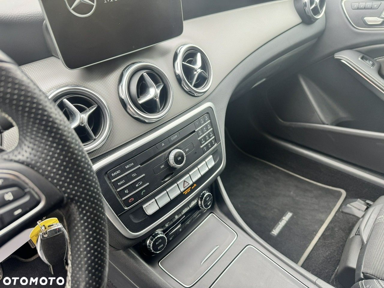 Mercedes-Benz GLA 200 7G-DCT - 9