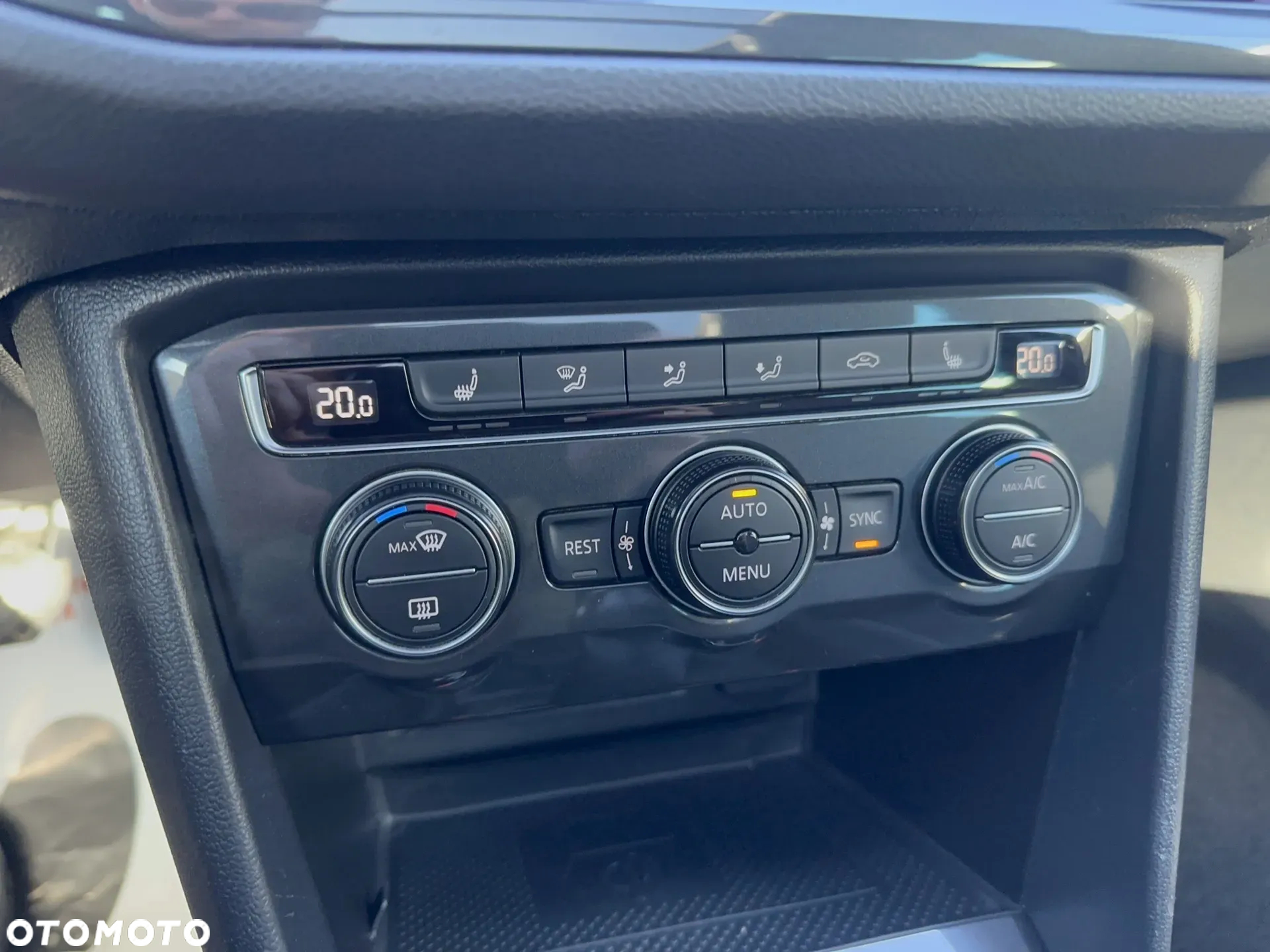 Volkswagen Tiguan - 26