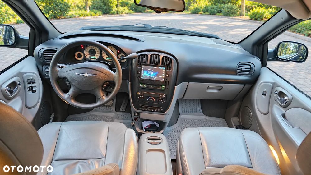 Chrysler Grand Voyager 3.3 LX - 12