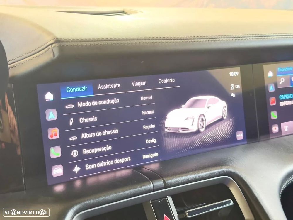 Porsche Taycan 4S - 32