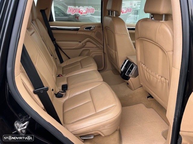 Porsche Cayenne - 14