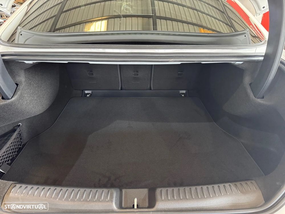 Mercedes-Benz CLA 180 Standard - 12