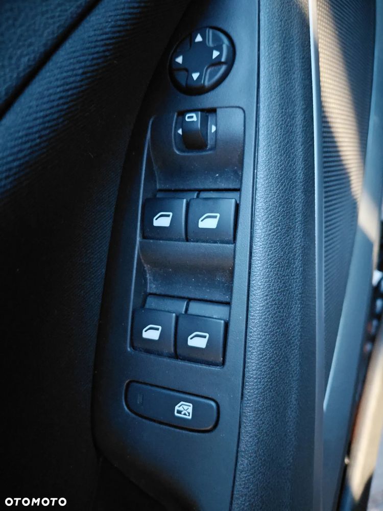 Opel Crossland X 1.2 T Enjoy S&S - 13