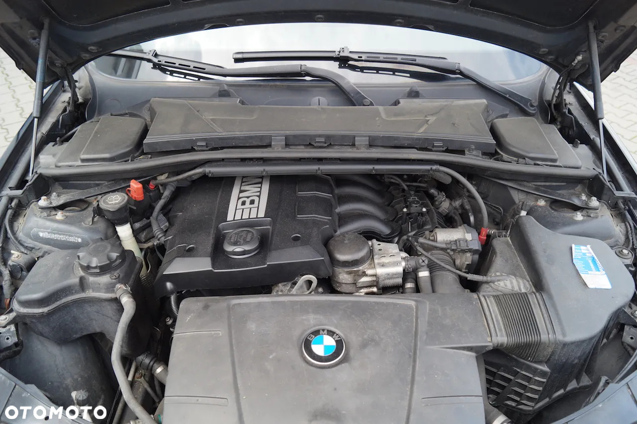 BMW Seria 3 318i Touring Edition Exclusive - 24
