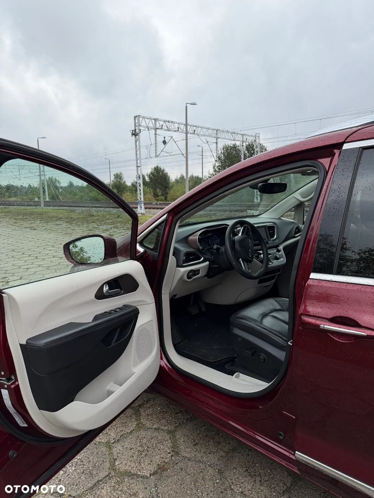 Chrysler Pacifica - 21