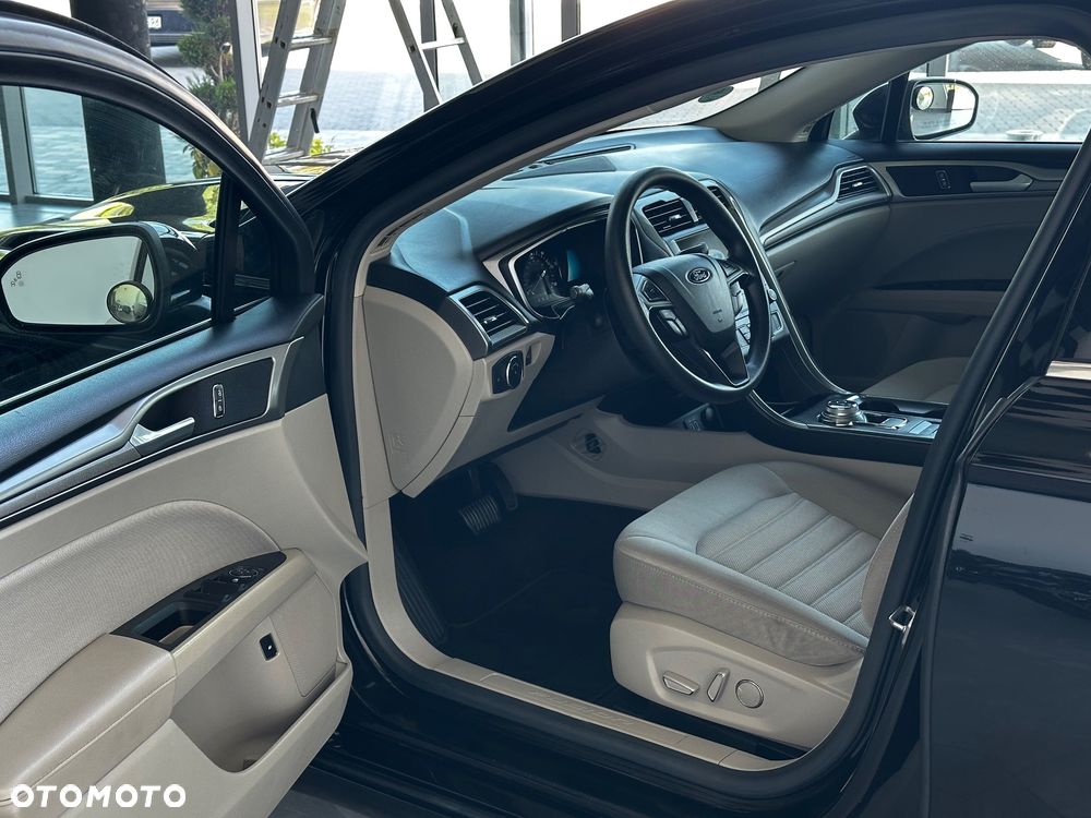 Ford Fusion - 12