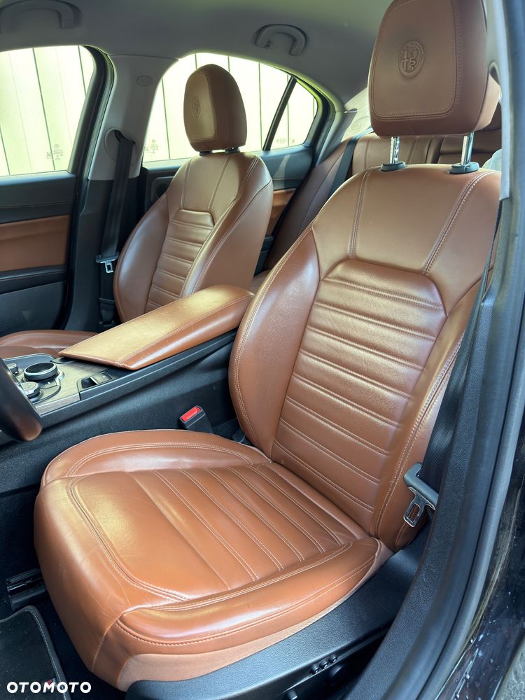 Alfa Romeo Giulia 2.2 D Turbo Veloce Q4 - 7